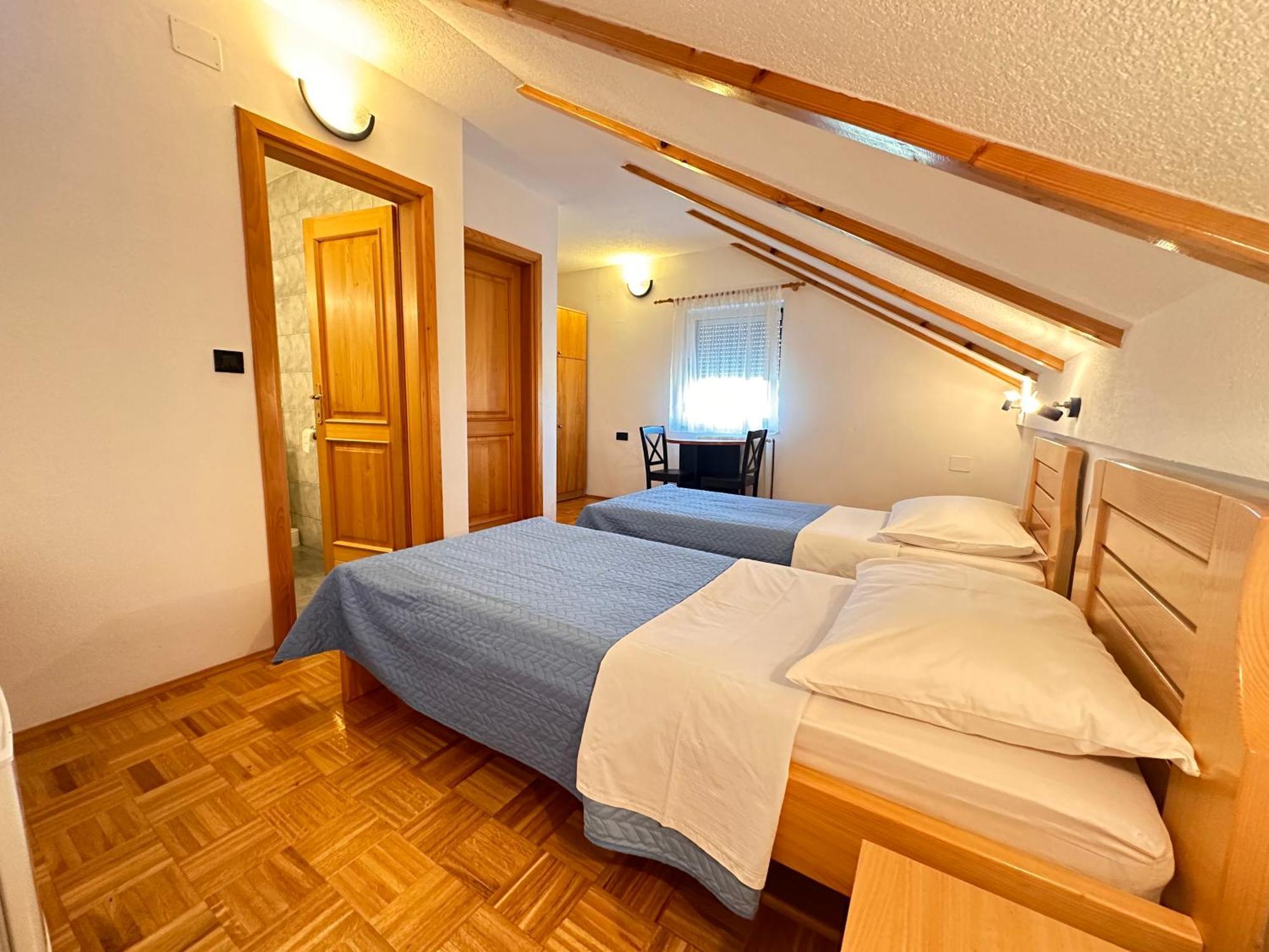 Apartman Miramare Otočac Εξωτερικό φωτογραφία